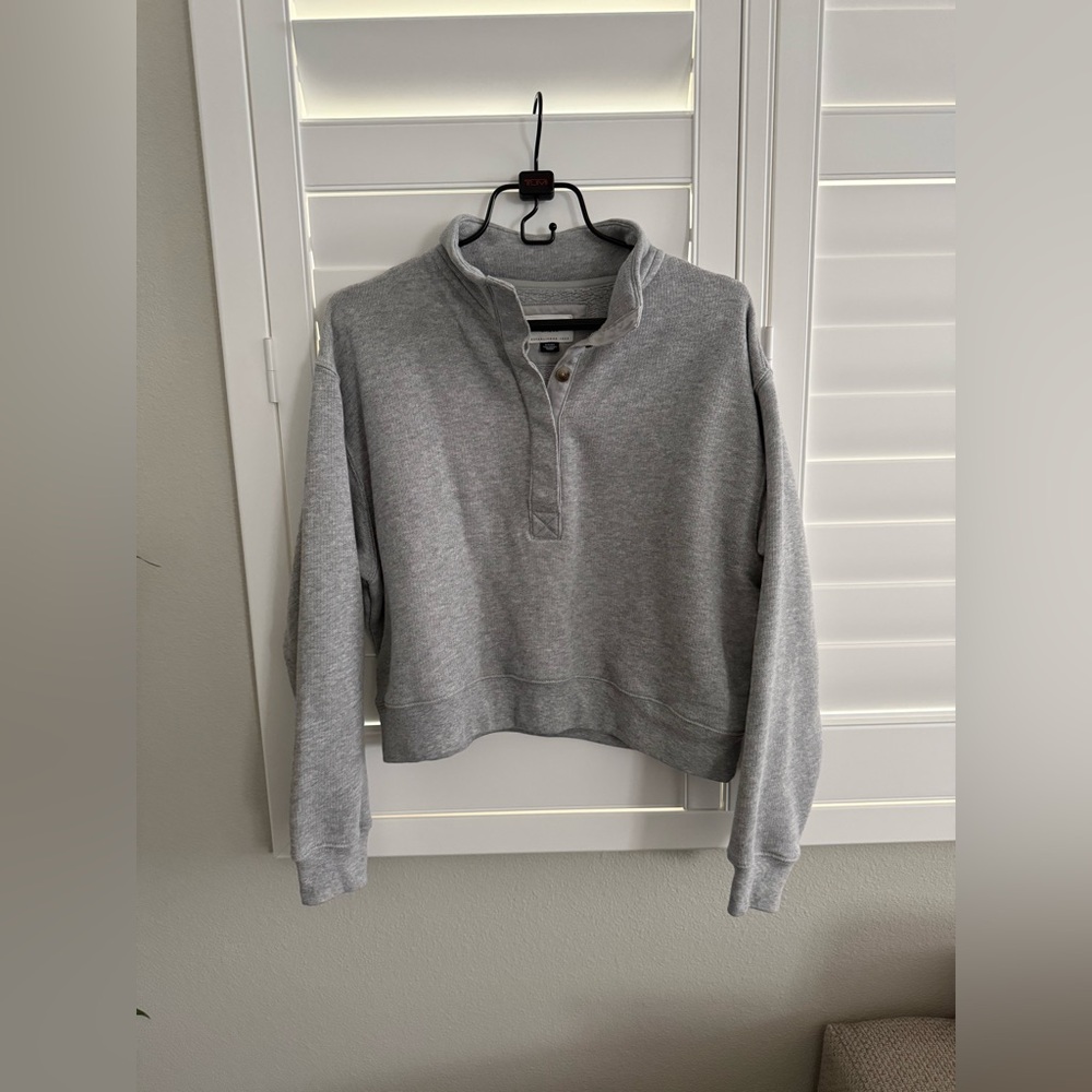 American Eagle cropped Henley fleece sweatshirt